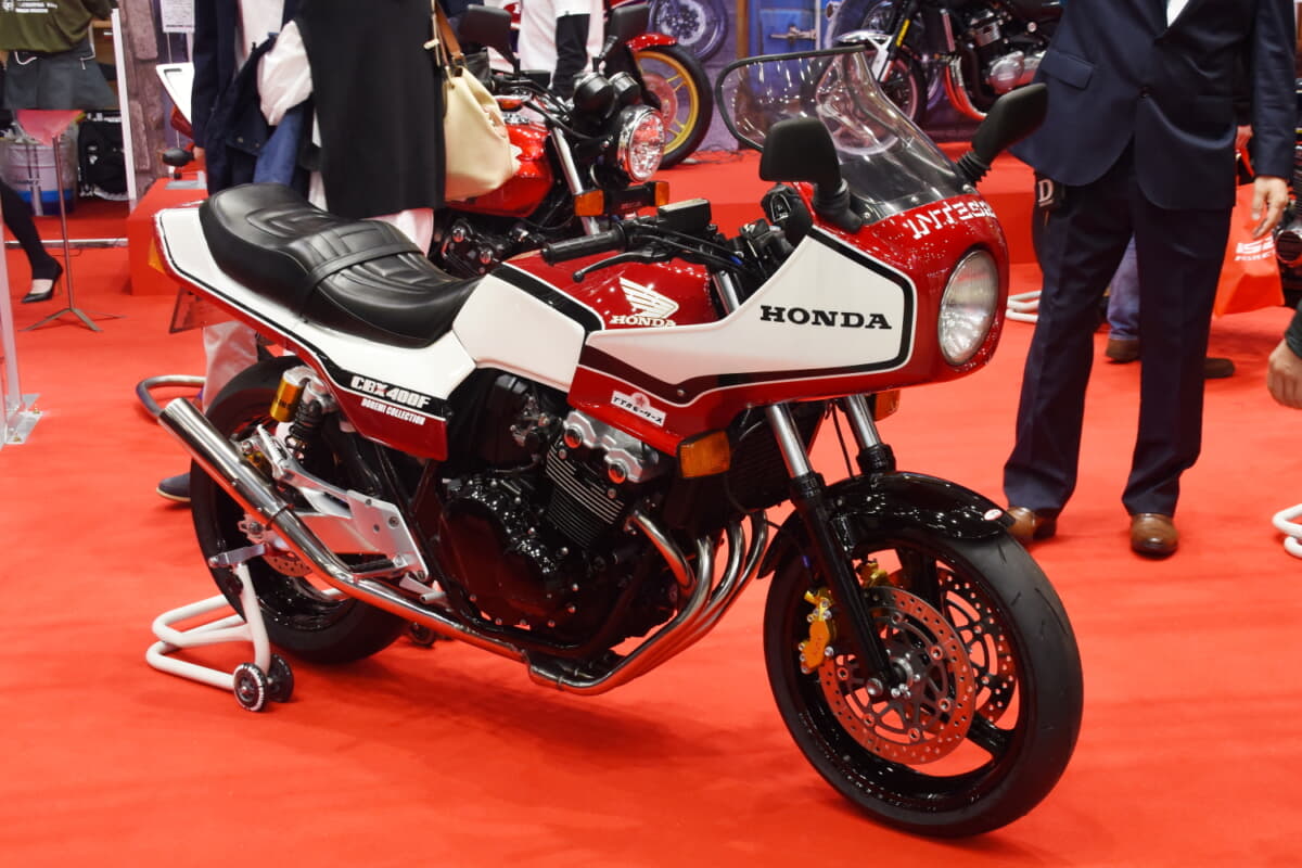 絶版名車のスタイリングを現行車で再現！ ホンダ「CBX400F」風カスタム