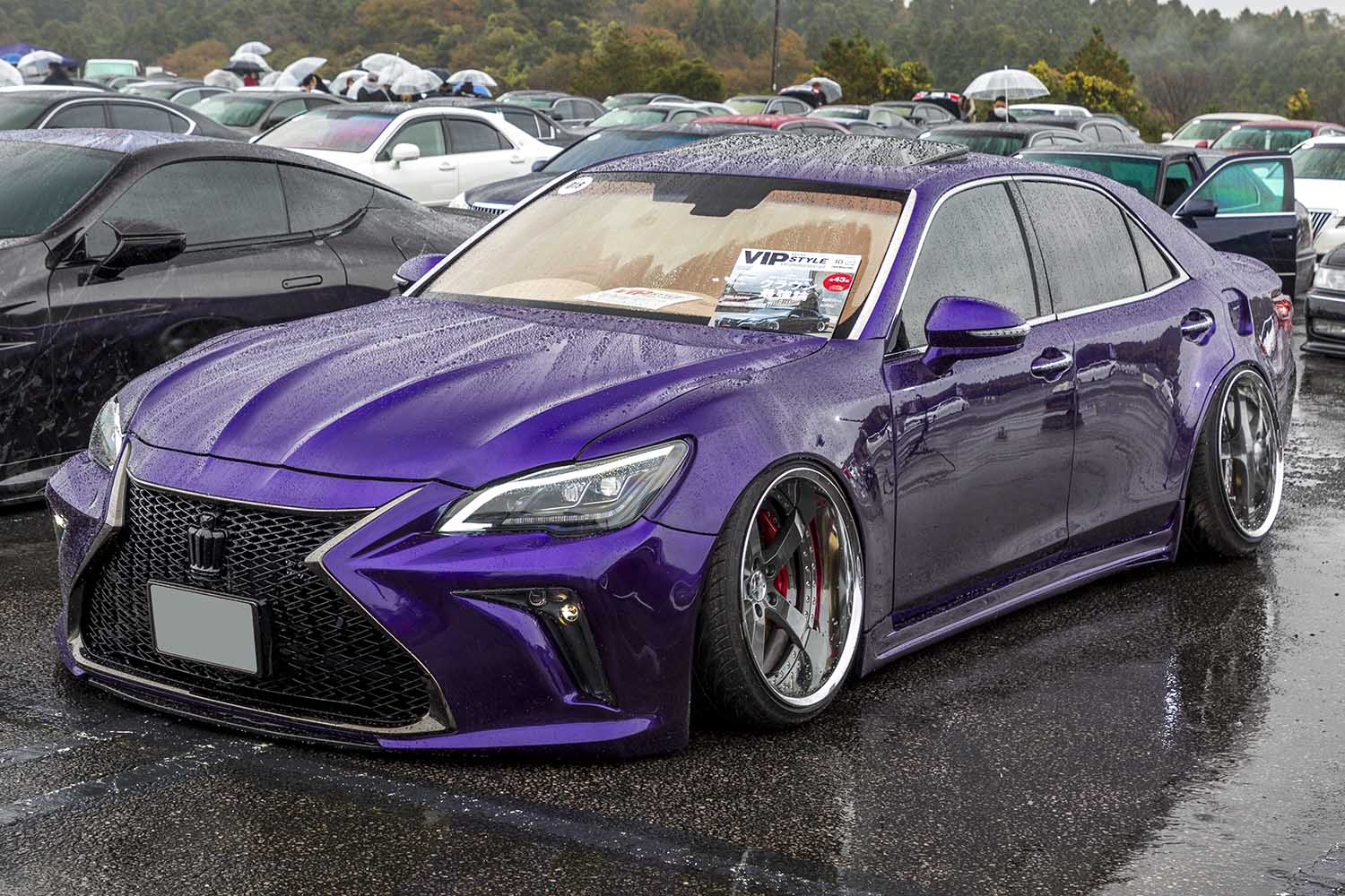 彼女の「クラウン」はレクサス顔！ カスタム費用1500万円！ 目指すは