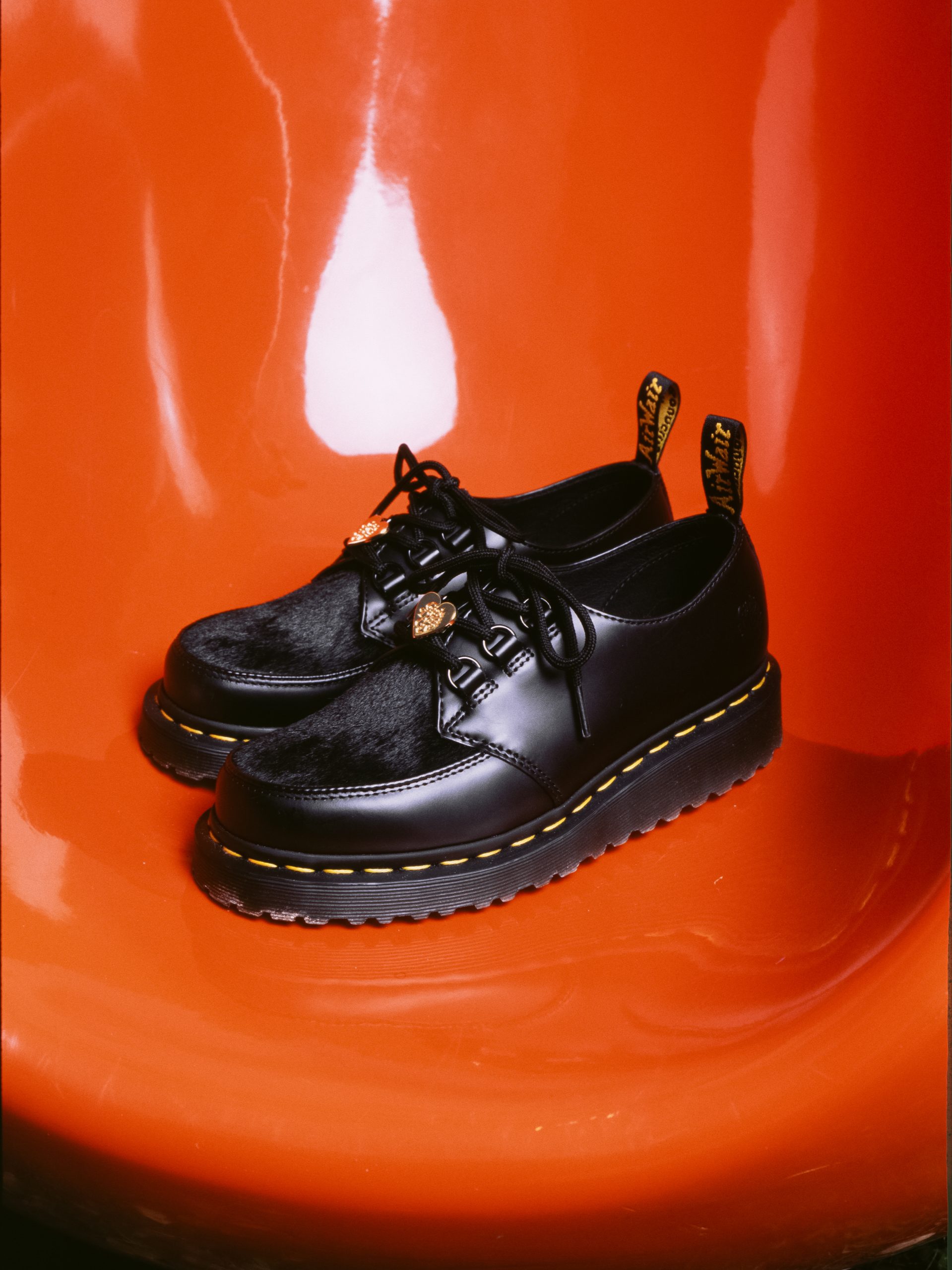 ドクターマーチン」×「ガールズドントクライ」が初コラボ “ラムジー