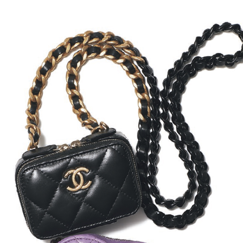 やっぱり本命はシャネルの『ミニバッグ』！小さくても存在感絶大な3つ