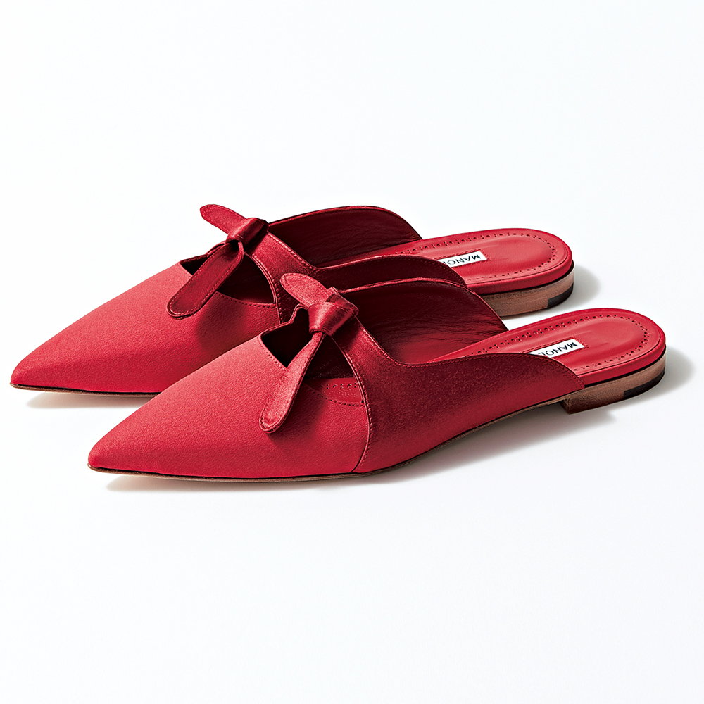 マノロ ブラニクのフラットミュール】ハイヒールじゃなくてもママが