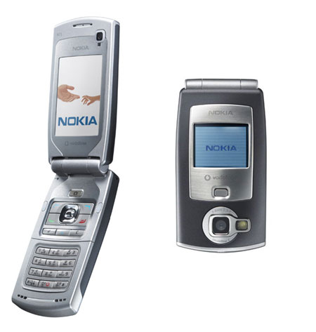 QVGA＋フルブラウザの折りたたみ型3G──ノキアの「804NK」 - ITmedia