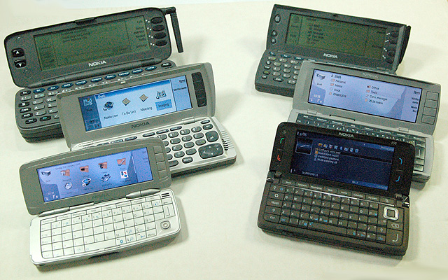 閉じると携帯、開くとキーボード付きスマートフォン──Nokia