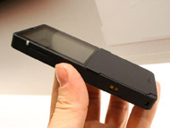 MEDIA SKIN」の吉岡徳仁氏とKDDIのコラボ再び！ 年内にiida端末で：ふ