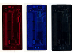 透明なケータイ、内部構造もデザイン――吉岡徳仁氏が手がけたiida端末