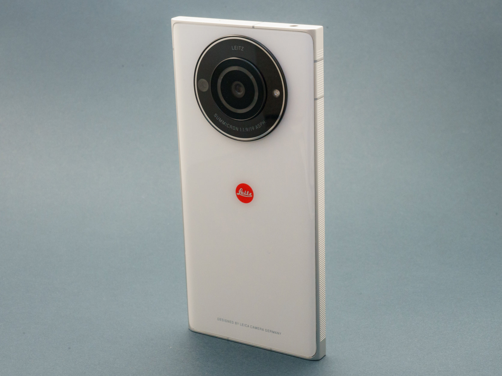 ライカのスマホ「Leitz Phone 2」を深掘り AQUOS R7とはどこが違う