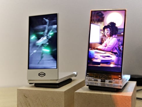 俺の嫁”はポケットに 小さな立体ディスプレイ「Looking Glass Go」が