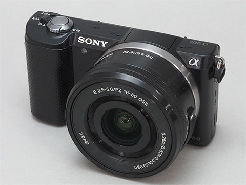 フルオートで楽しく撮れる“世界最軽量”ミラーレス ソニー「α5000」（1