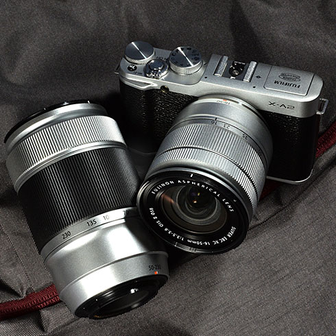 自撮りも風景も“寄り”の写真も――「FUJIFILM X-A2」ダブルズームキット