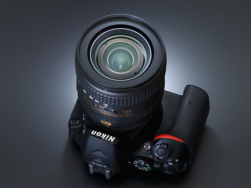 ワイド端2ミリの差とレンズの明るさにこだわる人に――ニコン「AF-S DX