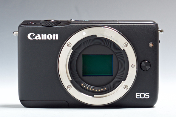 カジュアルに楽しみたい人向けのミラーレス――キヤノン「EOS M10」（1/2