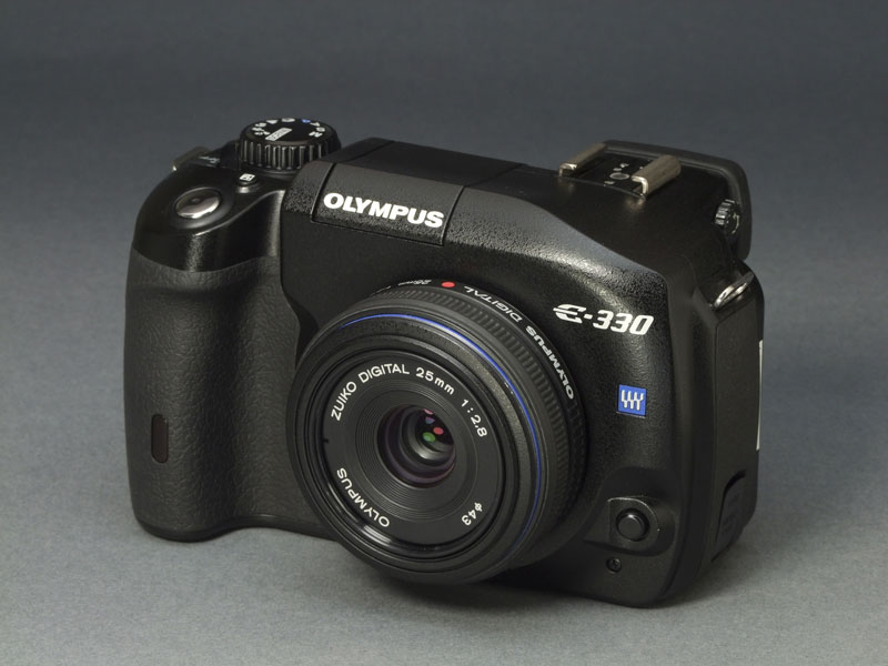 ポロプリズムの復活――オリンパス「E-330」：矢野渉の「クラシック