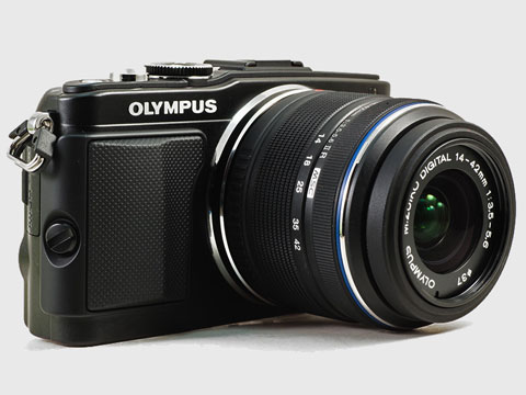 上位機種に肉薄する“攻め”のミラーレス 「OLYMPUS PEN Lite E-PL5」（1