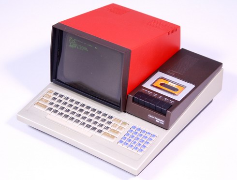 懐かしの8ビット機が手のひらサイズで復活！ BASICが動く「PasocomMini