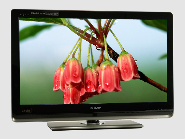 スタンダードモデル”と侮るなかれ。32V型フルHD＆USB HDD録画対応の