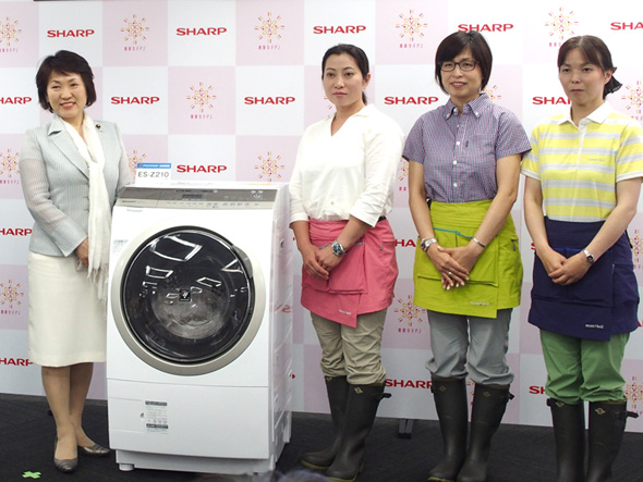 農業女子も納得の洗浄力！ 泥も汗じみもはじき飛ばすシャープのドラム