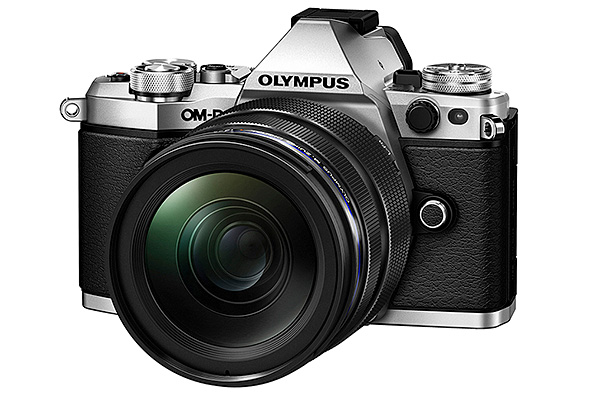 OM-D E-M5 Mark II」に、大口径ズームをセットにした「12-40mm F2.8
