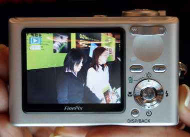 富士写、超高感度モデルや薄型など新FinePix（1/2 ページ） - ITmedia