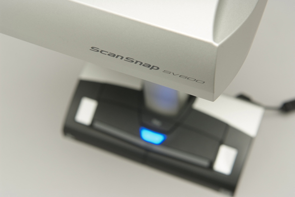 裁断せずに自炊したい!! 「ScanSnap SV600」を試してみた：“非破壊自炊