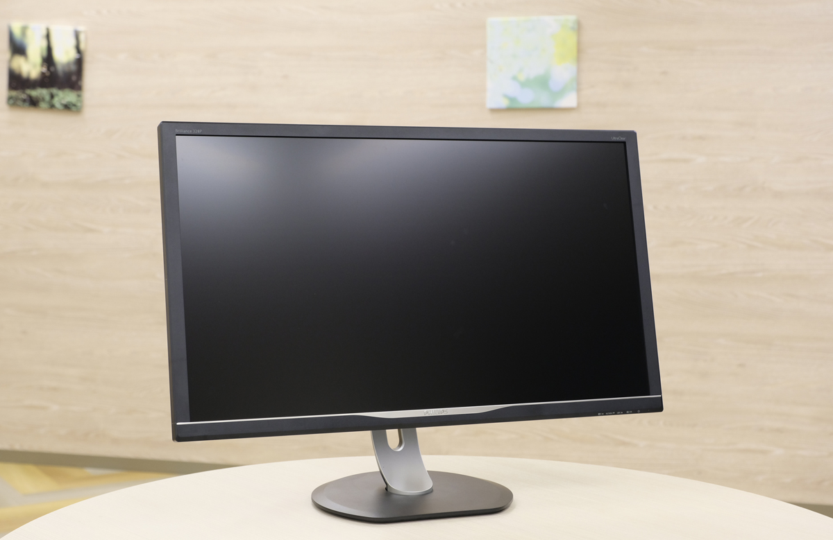 これが4Kの最適解!! Philipsの31.5型ディスプレイで始める4Kライフ：大