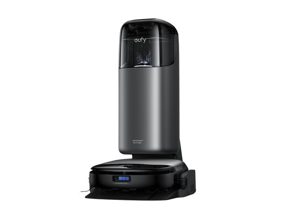 モップを洗いながら拭き掃除をするAnkerのロボット掃除機「Eufy Robot