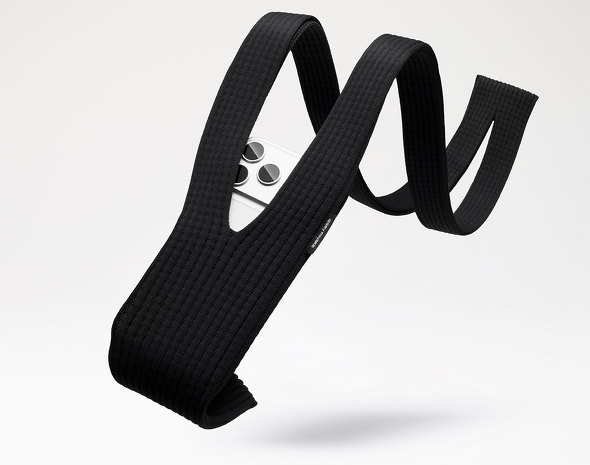 iPhone Pocket」に結実したイッセイ ミヤケとAppleのジョブズ時代から