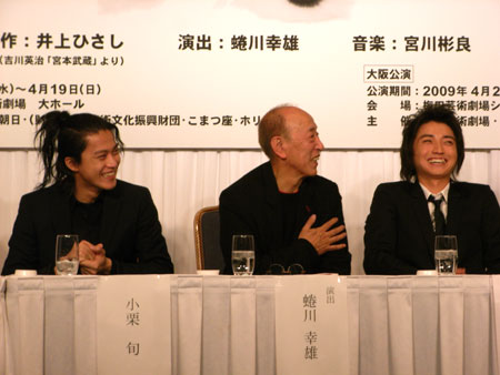 藤原竜也と小栗旬が火花を散らす舞台「ムサシ」 | チケットぴあ[演劇 演劇]