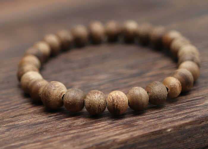 楽天市場】沈香 数珠ブレスレット 尺四玉（約8×9ミリ） 桐箱入り【腕輪