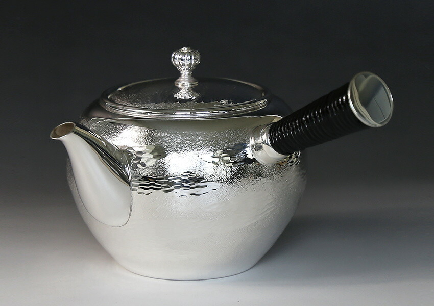 純銀製 丸形 雲文様 急須 銀瓶 煎茶道具 純銀製 丸形 雲文様 急須 銀瓶