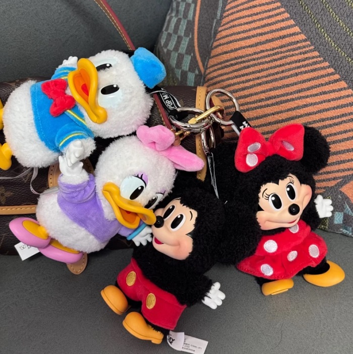 楽天市場】【正規品】 Pop Mart Mickey Family Cute Together Keychain