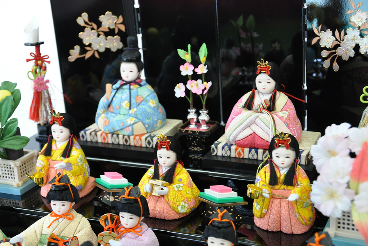 雛人形 木目込み15人飾り【P83448】 パステルカラーのお衣裳で揃えた