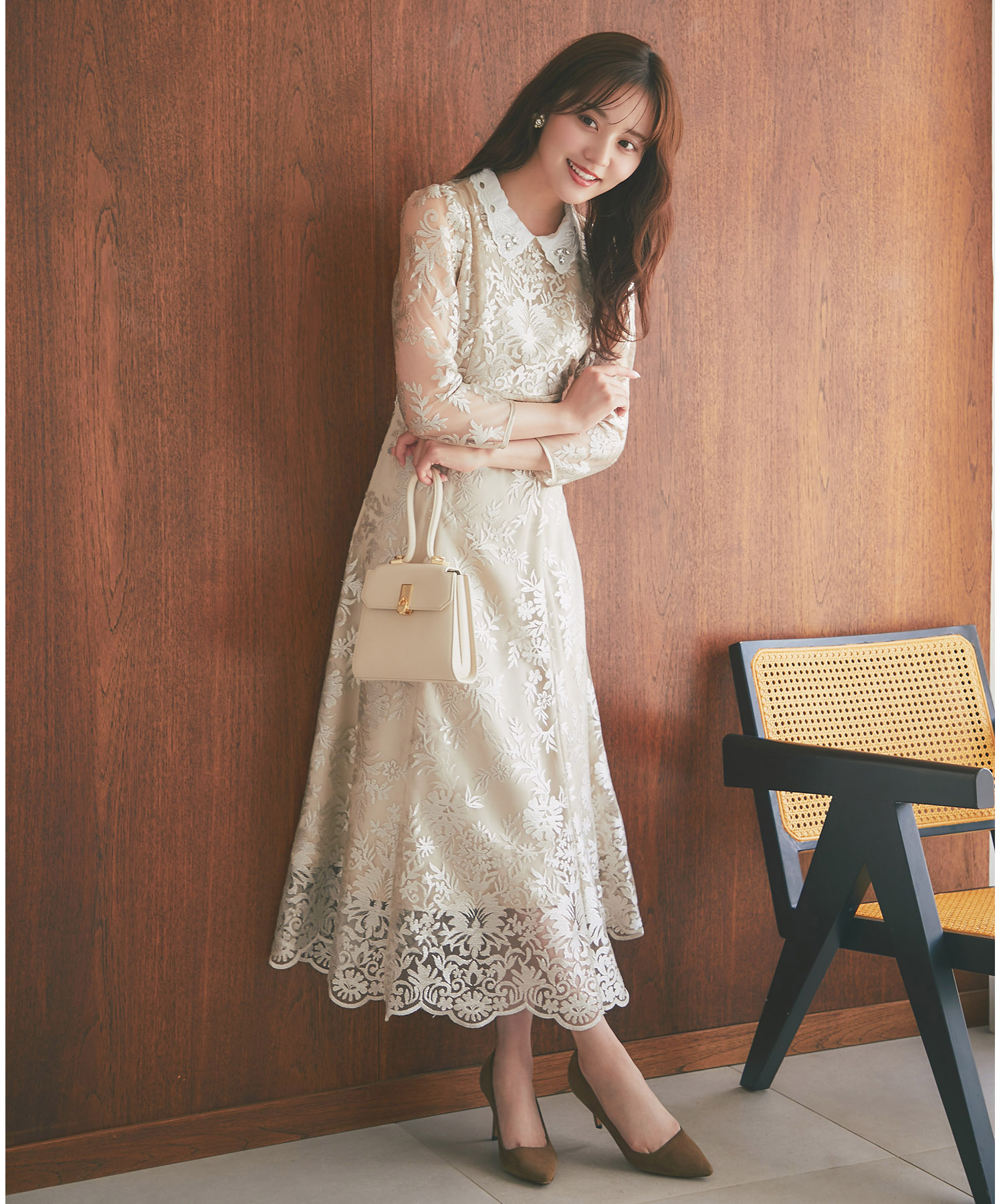 取り外し可能な立体フラワー襟付きレースワンピース