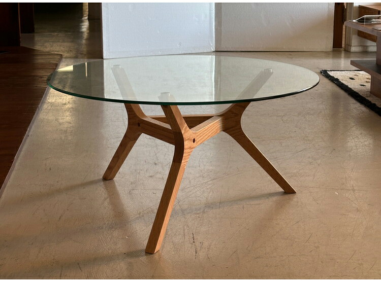 彫刻木製円形テーブル ガラス天板付き アフリカ手彫りローテーブル