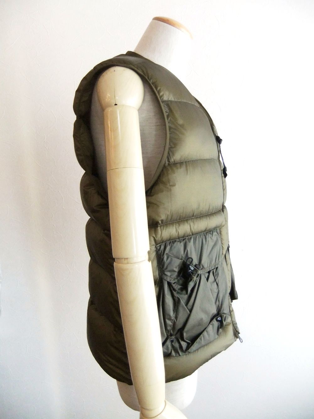 C.P. COMPANY - D.D. SHELL DOWN VEST (カーキブラウン) ナイロン