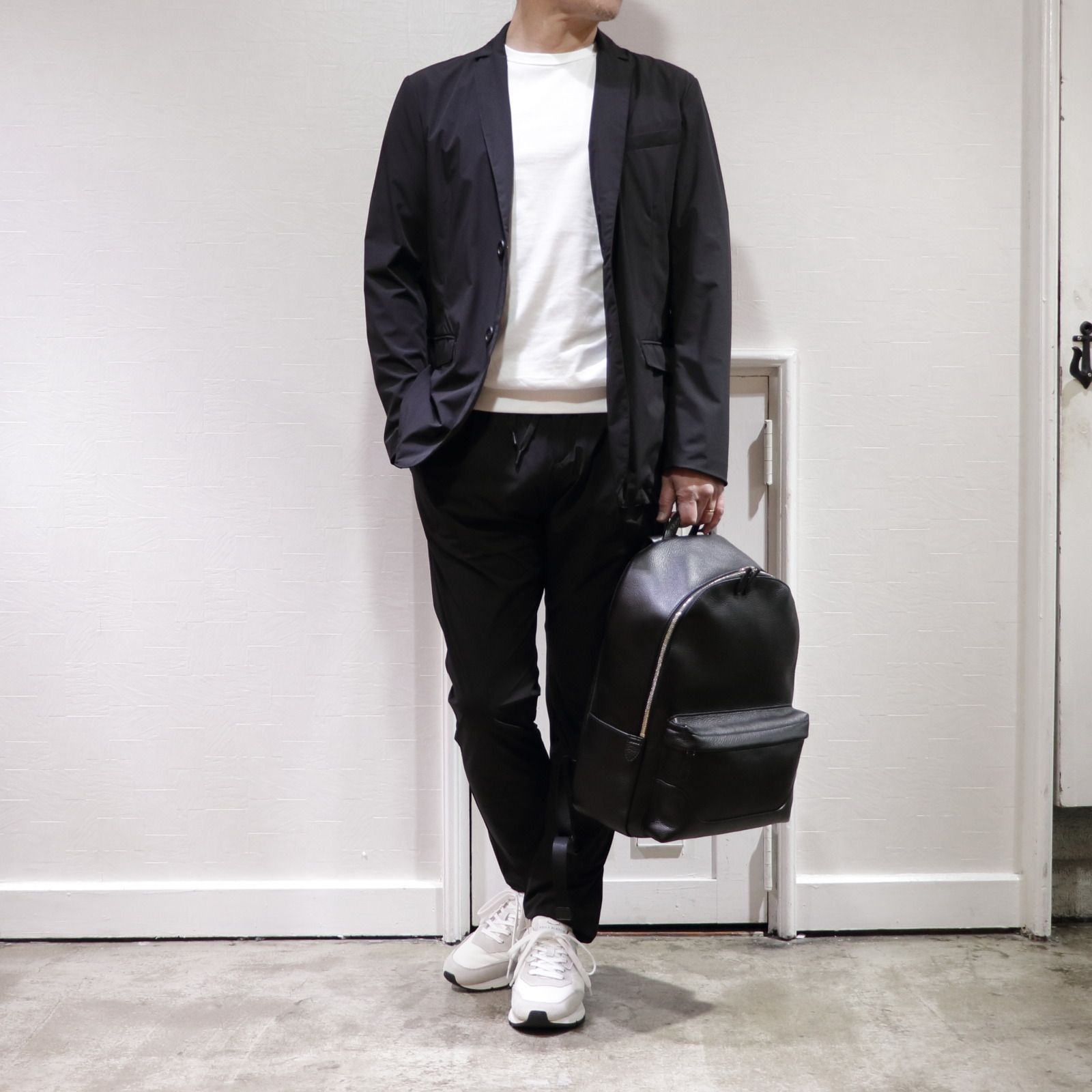 HERNO”撥水ストレッチナイロンセットアップを使用したビジカジスタイル