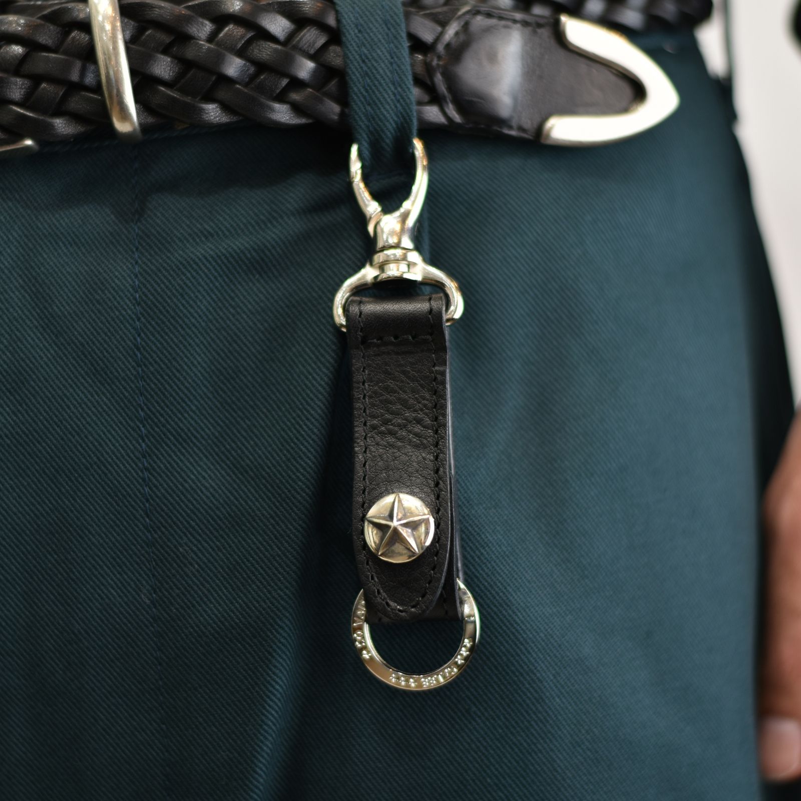 CALEE - SILVER STAR CONCHO LEATHER KEY RING (BLACK) / シルバー