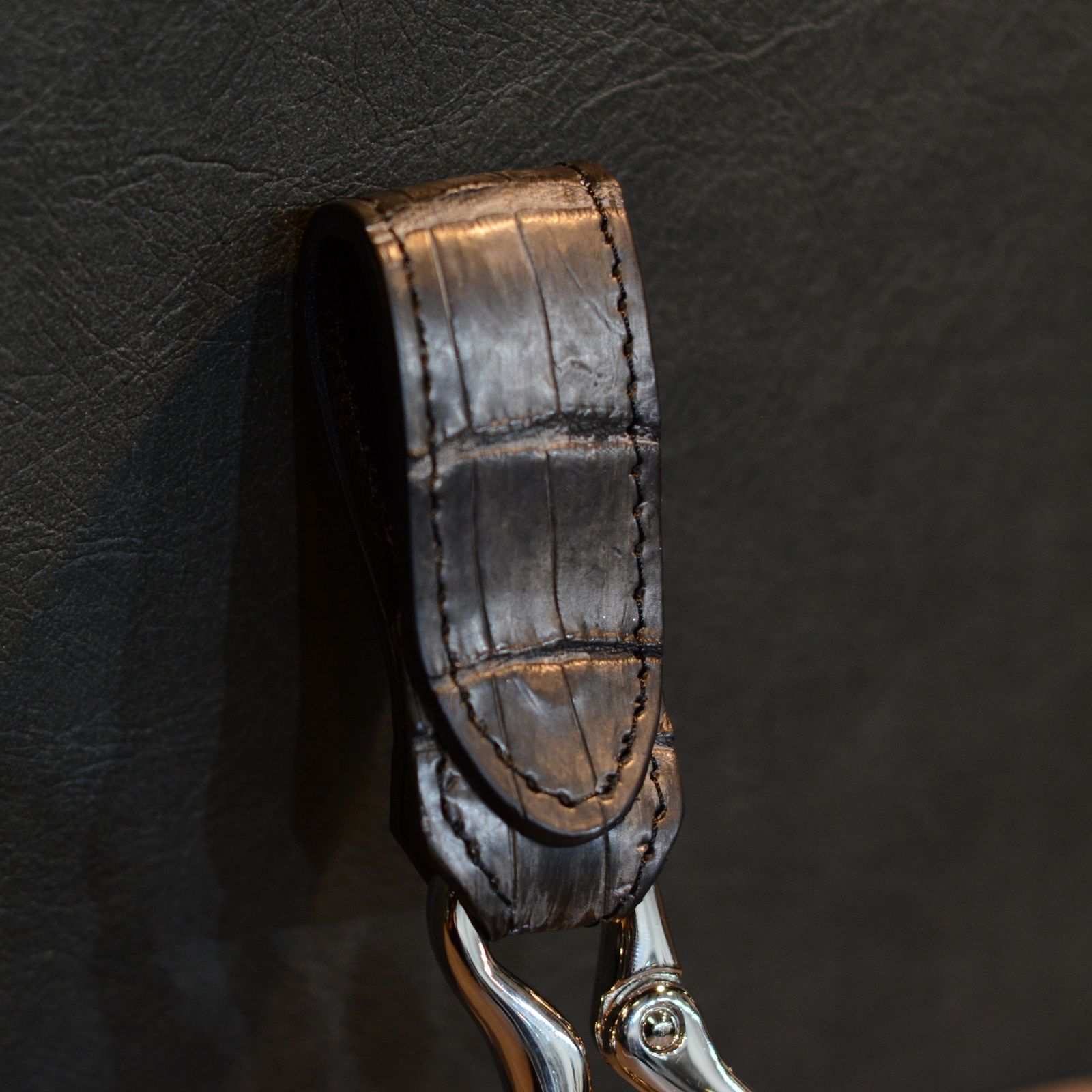 ISAMU KATAYAMA BACKLASH - クロコ墨染め キーホルダー (GRAY) / 387