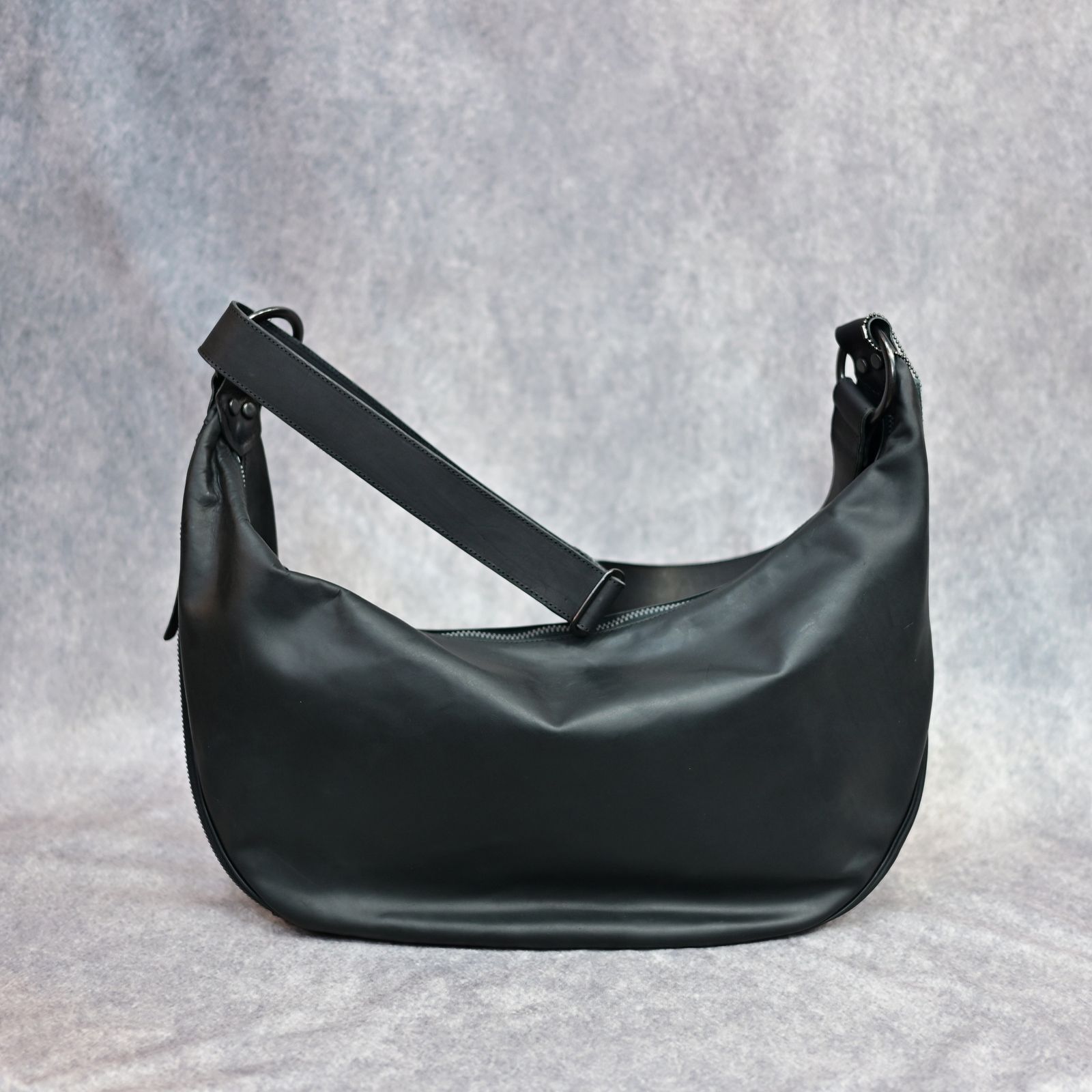 ISAMU KATAYAMA BACKLASH - GUIDI オイルカーフ バナナバッグ ラージ