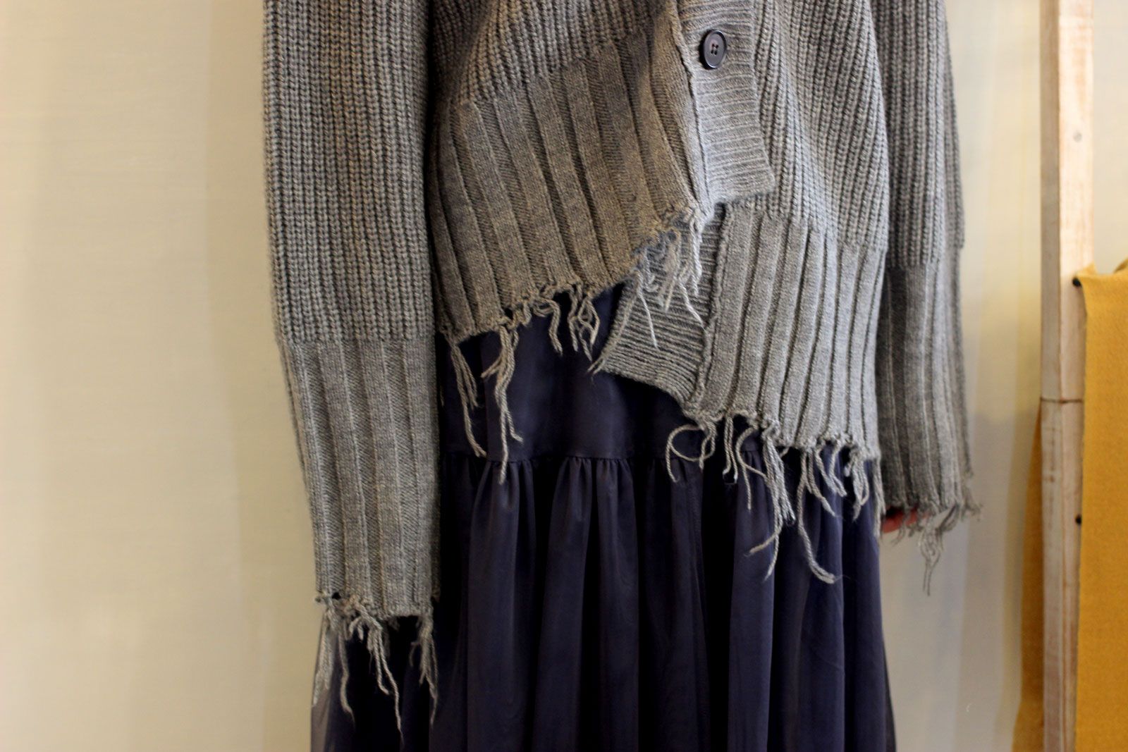 AULA AILA - アシンメトリークラッシュニットカーディガン グレー