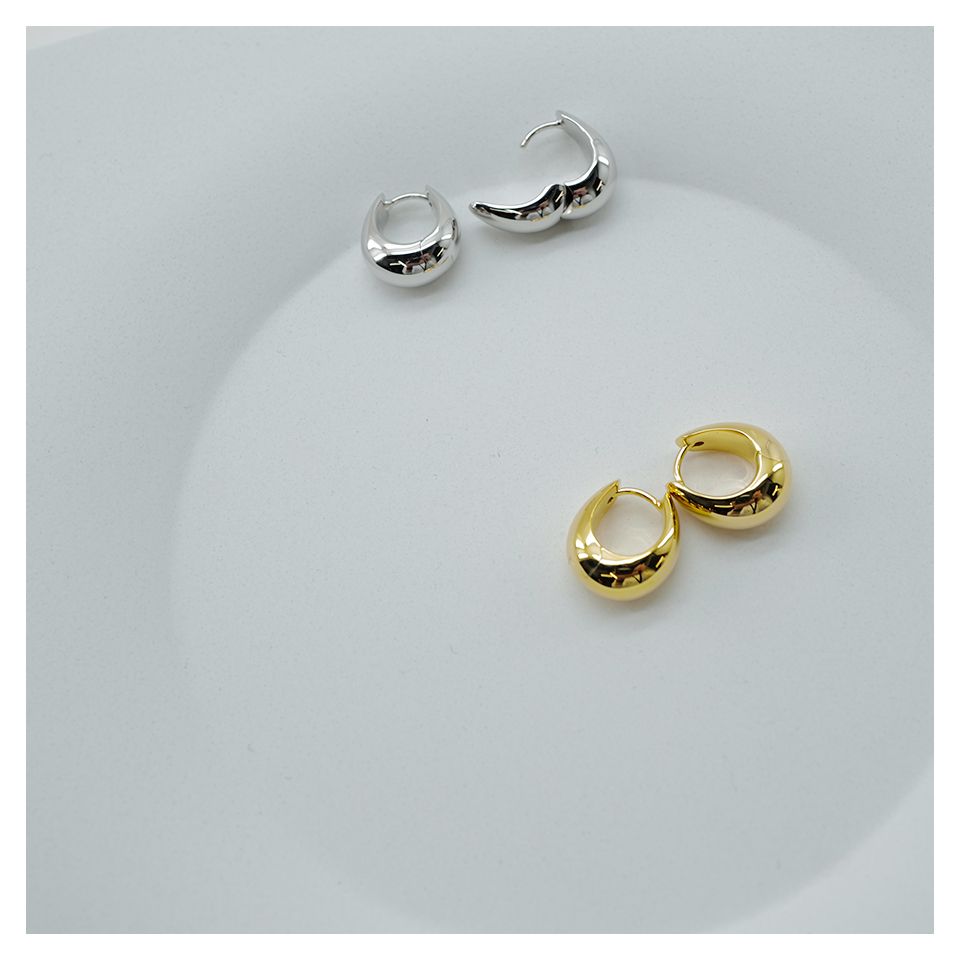 TOMWOOD - Ice Hoop Small ピアス Silver | River