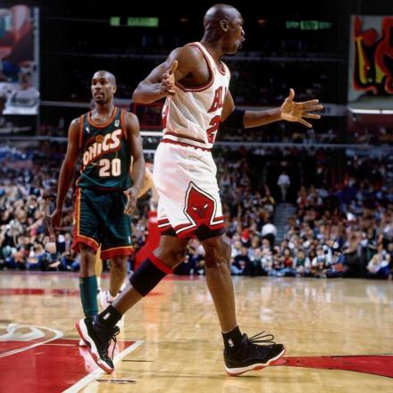 国内4月26日発売予定】 ナイキ エア ジョーダン 11 ロー 