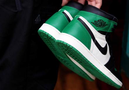 国内9月22日発売予定】 ナイキ エアジョーダン1 レトロ ハイ OG パイン