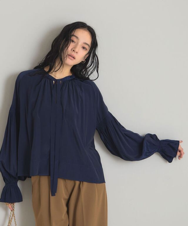 スキッパーギャザーブラウス