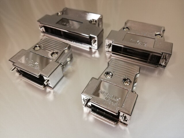 ケーブルダイレクト㈱では、XM2S オムロン社製 D-SUBコネクタフード