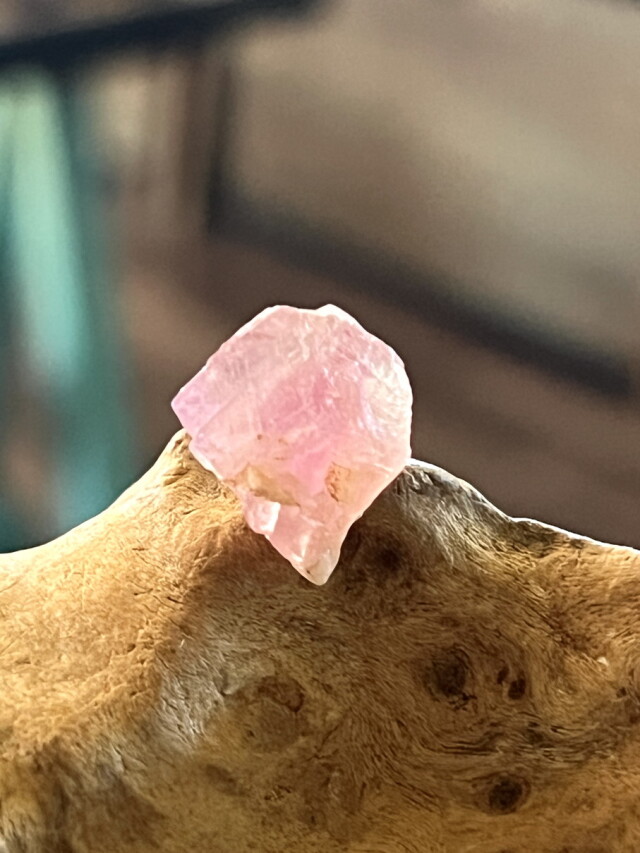 Melody's collection】メキシコ産ピンクフローライト原石 FLR140