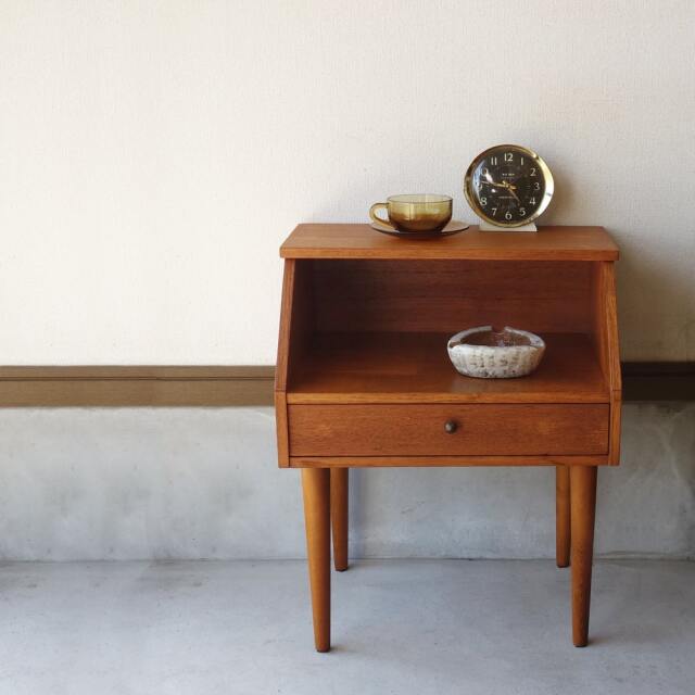 北欧ヴィンテージ木製ナイトテーブル｜北欧家具通販・アンバーデザイン