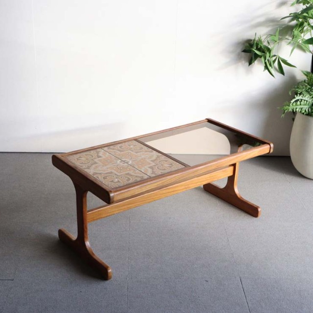 タイル、ガラス、チーク。 ジープランG-PLANのコーヒーテーブル