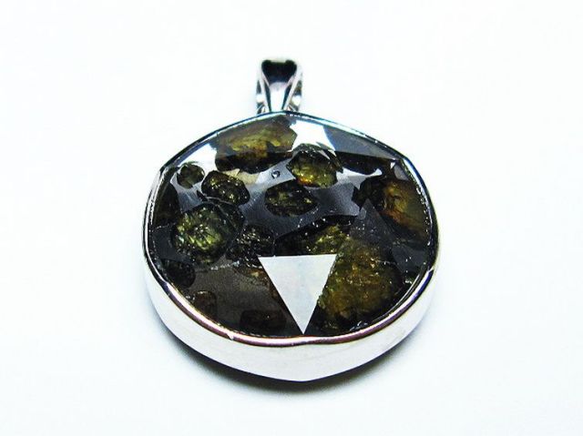 パラサイト隕石 かんらん石 大衛星ペンダント[T453-2964]
