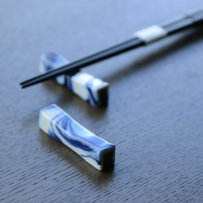 和食器 彩墨流箸置き（赤） 作家「瀬津純司」