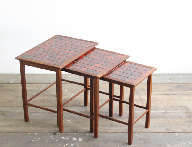 ルーマニア製 オールドビンテージ ネストテーブル タイルトップ